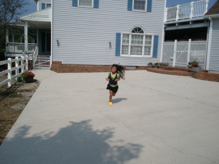 Kasen running like Mommy